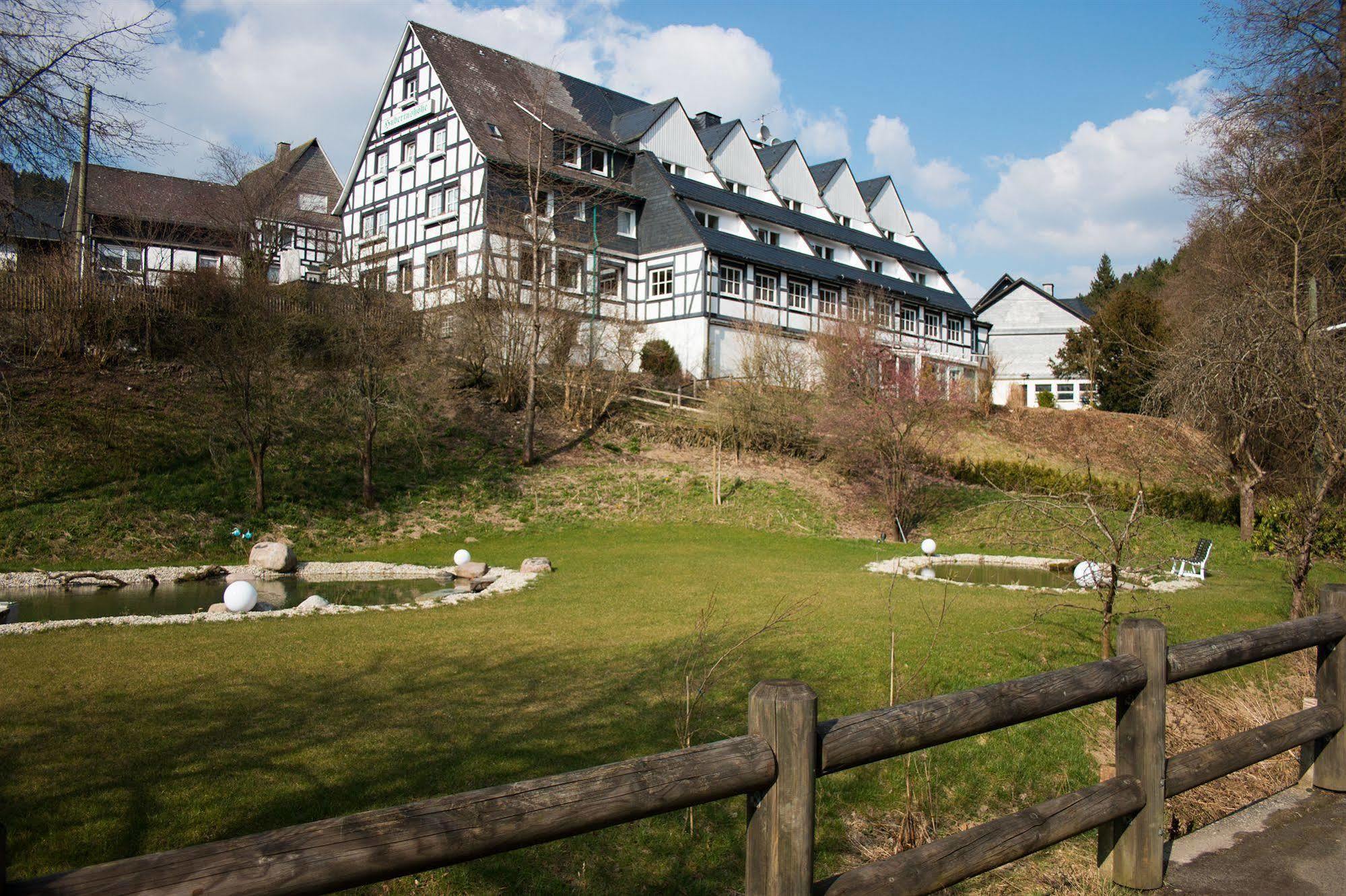 Hotel&Gasthof Hubertushöhe - Ihr Hotel für Urlaub mit Hund Schmallenberg Exterior foto