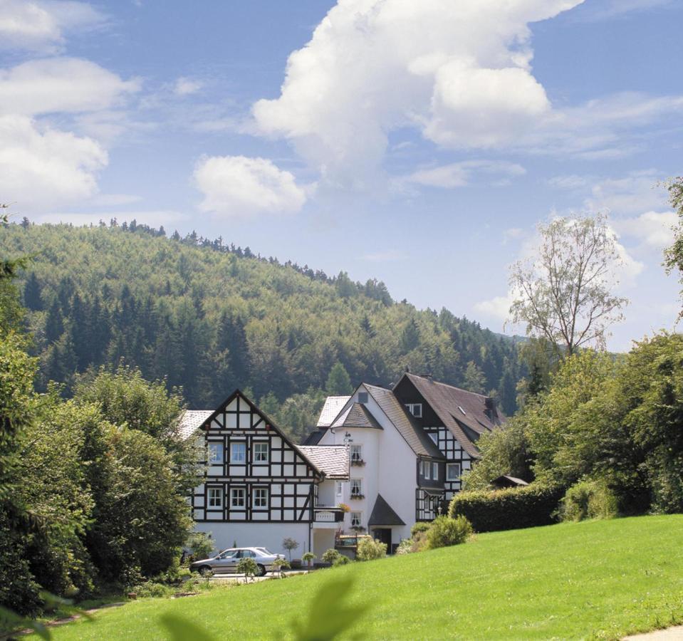 Hotel&Gasthof Hubertushöhe - Ihr Hotel für Urlaub mit Hund Schmallenberg Exterior foto